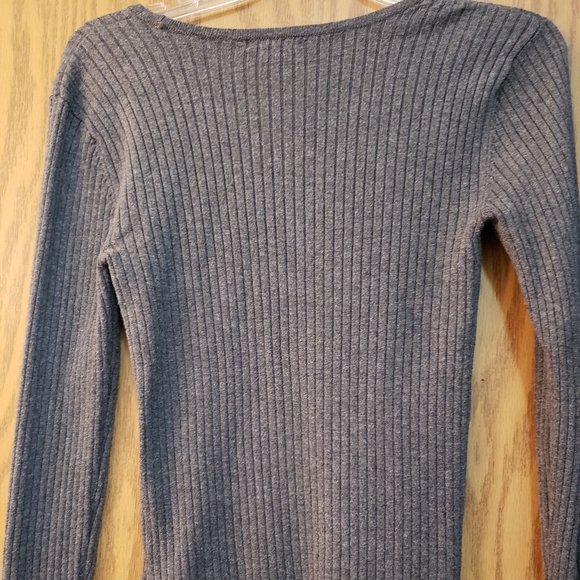 Beautiful, like new, soft, long sleeve, round neck gray sweater. Size small. - Picture 2 of 4
